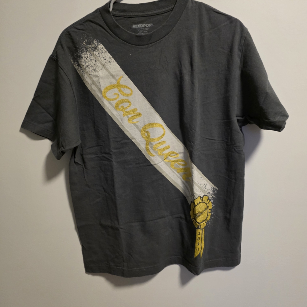 Comicon Queen Gray Graphic Womens Tshirt